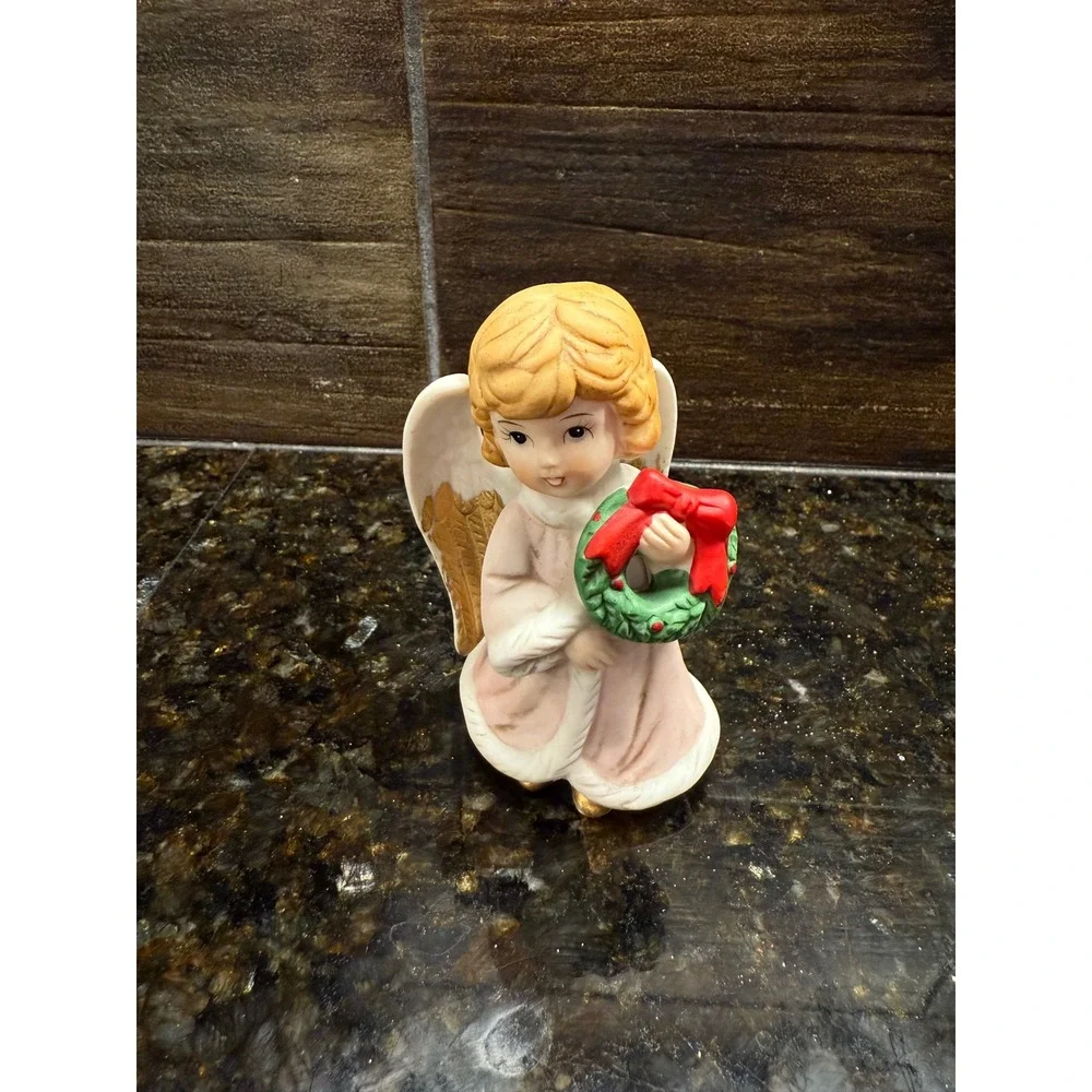 Vintage Homco Ceramic Angel with Wreath